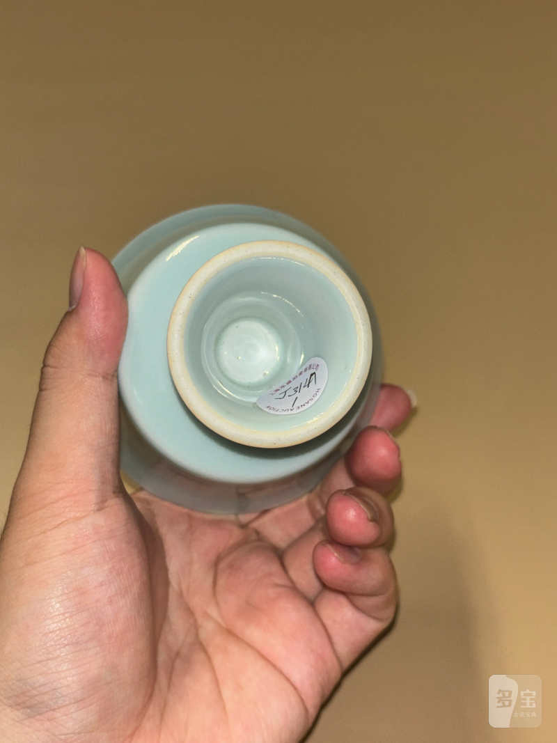 清雍正 粉青釉模印凤穿花纹高足杯 - 图8